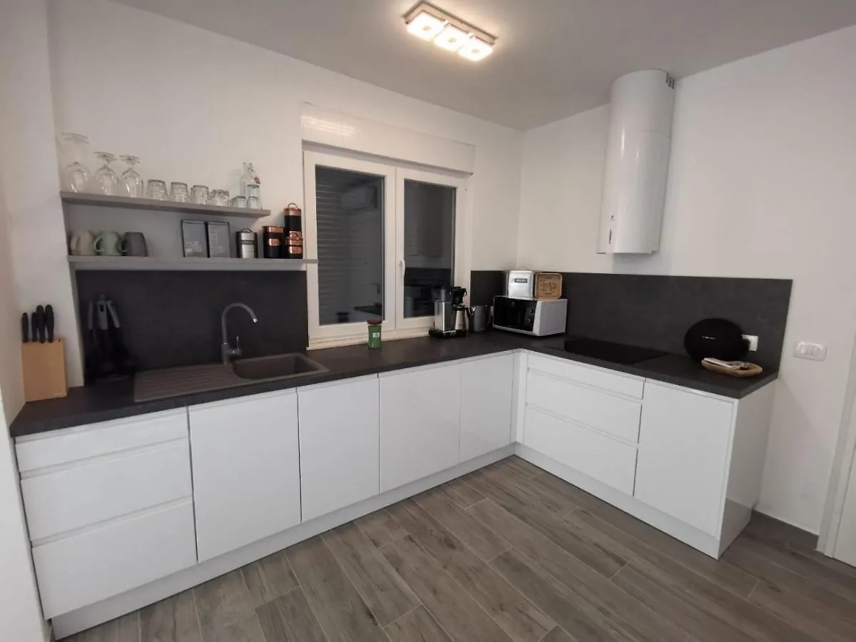 Apartman Linnea Τρογκίρ